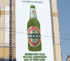 Зелени графити от мъх (moss graffiti)  за Beck's